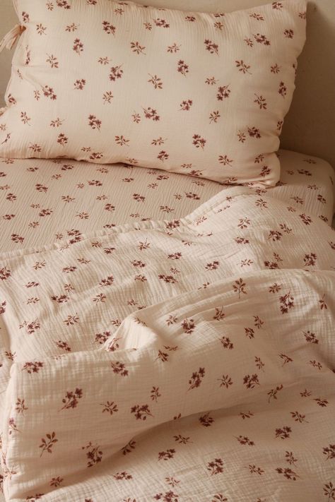 Vintage Floral Bedroom Aesthetic, Muslin Bedding, Girls Dream Bedroom, Cute Pink Flowers, Cute Bed, Flower Duvet Cover, Flower Sheets, Floral Bedroom, Flower Duvet