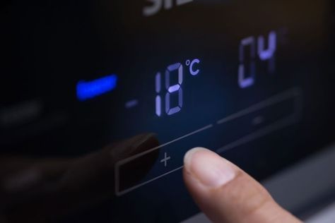 What Temperature Should Your Refrigerator Be Set To? Modern Fridge, Refrigerator Temperature, Baking Kitchen, Southern Home, Food Tips, Food Safety, Kitchen Tools, Food Hacks, Cooking Tips