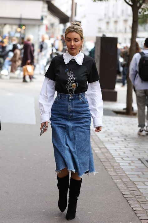 Street Style Spring 2023, Style Spring 2023, Socks Heels, Paris Street Style Spring, Street Style Spring, Zsa Zsa, Look Jean, Denim Skirt Outfits, Moda Chic