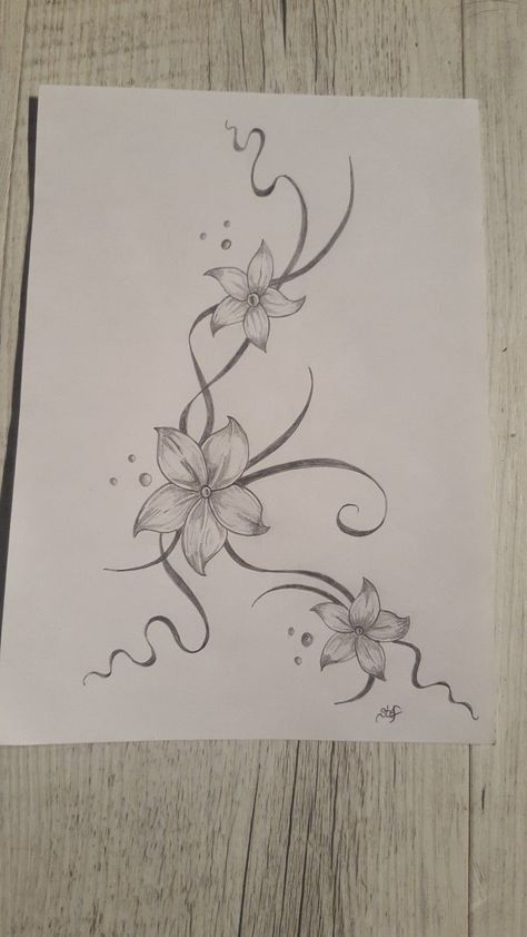 Butterfly And Rose Drawing, Chicano Butterfly, Chicano Art Easy, Simple Art Drawings, Hair Drawing Reference, Simple Drawing Ideas, Easy Tattoo, Sketch Simple, Art Drawing Ideas