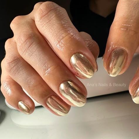 Gold Chrome Dip Powder Nails, Short Gold Chrome Nails, Rust Chrome Nails, Short Almond Nails Gold, Silver Gold Nails, Gold Nails Chrome, Chrome Gold Nails, Gold Chrome Nails Designs, Gold Metallic Nails