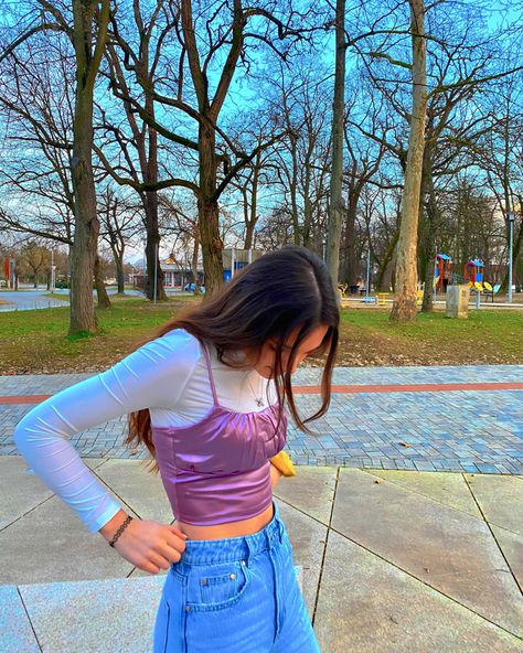 Purple ruched top outfit inspo, instagram poses inspiration, white longsleeve layering, long straight jeans with sneakers outfit, nike air force 1, long brown hair with curtain bangs aesthetic Straight Jeans With Sneakers, Ruched Top Outfit, Jeans With Sneakers Outfit, Brown Hair With Curtain Bangs, Outfit Nike Air Force, Curtain Bangs Aesthetic, Sneakers Outfit Nike, Purple Top Outfit, Bangs Aesthetic