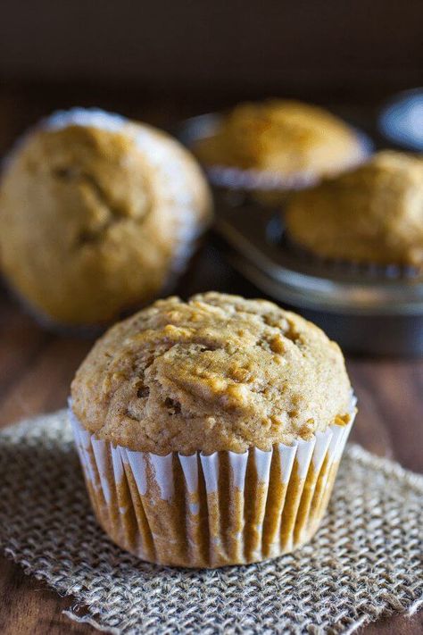 Applesauce Oat Bran Muffins - Oat Bran Recipes, Apple Oat Muffins, Oat Bran Muffins, Best Pumpkin Muffins, Nutritious Lunch, Pumpkin Puree Recipes, Raisin Muffins, Bran Muffin Recipes, Nut Muffins