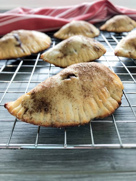 Snacks For Family, Apple Pie Turnovers, Apple Turnover, Creative Sweets, Healthy Apple Pie, Apple Turnovers, Happy November, Bagel Recipe, More Protein