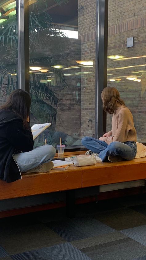 Best Friend College Aesthetic, Work Besties Aesthetic, Study Date Outfit Aesthetic, Best Friends Studying Together, Study Dates With Friends, Study Partner Aesthetic, Study Friends Aesthetic, Study Dates Aesthetic, Study Buddy Aesthetic