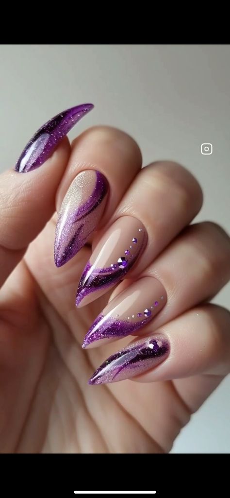 New Years Eve Nails Purple, Purple Nails With Gold Accent, Purple Disco Nails, Icy Purple Nails, Birthday Nails Inspiration Extra, Violet And Black Nails, Purple Amethyst Nails, Purple Crystal Nails, Purple Aurora Nails