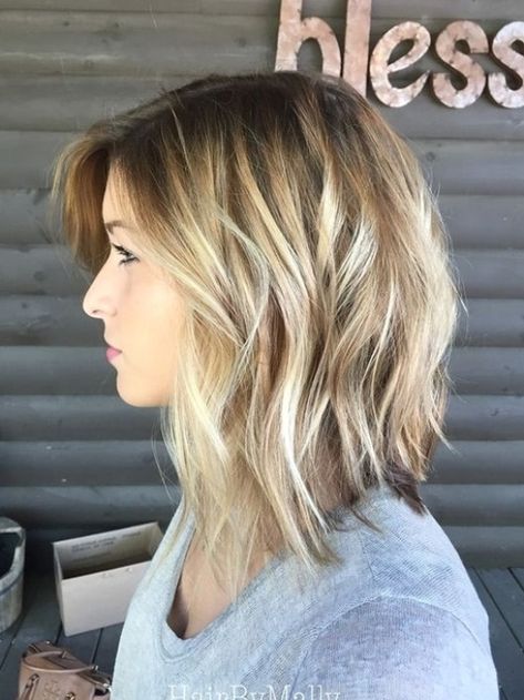 How to Rock the New “Cool Mom” Hair Trend - Her Style Code #hairstylist #hairstyles #haircolor Trendy We Fryzurach, Long Bob Haircuts, Lob Haircut, Hair Styles 2017, Long Bob Hairstyles, Hair Envy, Shoulder Length Hair, Hair Today, Great Hair