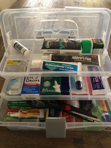 DIY First Aid Kits for Home, College or on the go. - 24/7 Moms First Aid Kit Aesthetic, College Items, Diy First Aid Kit, Medicine Kit, Hydrocortisone Cream, Travel Prep, First Aid Kits, Off To College, Free College