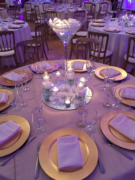 Quince Lavender Centerpieces, Champagne And Purple Quinceanera Theme, Flower Theam Party, Venus For Quince, Lavender Themed Quinceanera, Light Purple And White Wedding Theme, Purple And Gold Prom Decorations, Rapunzel Quince Damas, Purple Quinceanera Ideas Centerpieces