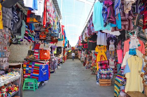 Shopping in Cabo San Lucas offers tons of opportunities to find gifts, jewelry, souvenirs, arts and crafts, housewares, clothes, accessories, and just about anything you can imagine. Though this city in Mexico might be known for its beaches, shopping here takes you on a whole different adventure, with tons of indoor malls, outdoor shopping plazas Shopping In Cabo San Lucas, Cabo San Lucas Shopping, Trip Organization, Carnival Panorama, Cabo Trip, Travel Cabo San Lucas, Cabo Vacation, Outdoor Shopping, Spring Breakers