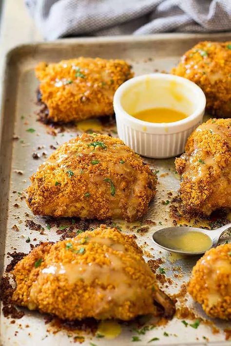 Oven Baked Breaded Chicken, Easy Oven Fried Chicken, Breaded Chicken Thighs, Oven Fried Chicken Thighs, Fried Chicken Thigh Recipes, Chicken Thighs In Oven, Fried Chicken Thighs, Baked Breaded Chicken, Baked Fried Chicken