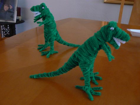 T. Rex Dinosaur Diorama, Pipe Cleaner Projects, Craft Pipe Cleaner, Pipe Cleaner Animals, Pipe Cleaner Art, Jellyfish Craft, Camp Crafts, Diy Pipe, Pipe Cleaner Crafts