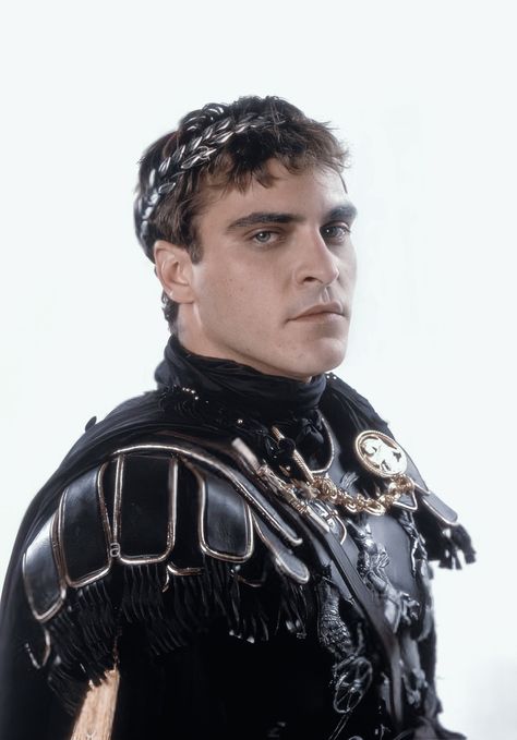 Joaquin Phoenix Commodus, Commodus Gladiator Aesthetic, Gladiator Joaquin, Joaquin Phoenix Gladiator, Commodus Gladiator, Rome Hbo, Rome Party, Emperor Commodus, Gladiator Costumes