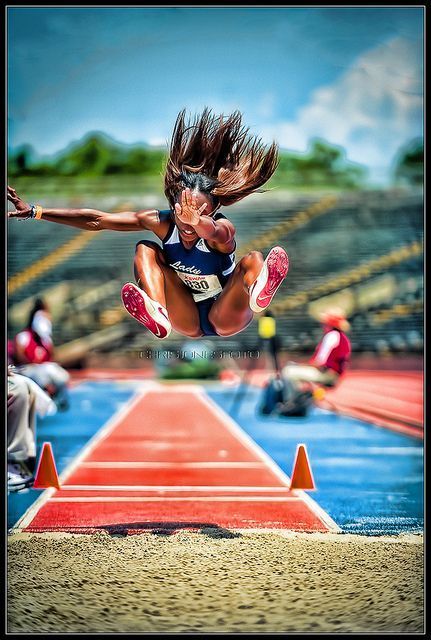 Field Senior Pictures, Track Pictures, Triple Jump, Senior Pictures Sports, Track And Field Athlete, Action Photography, Long Jump, Jetski, Track Field