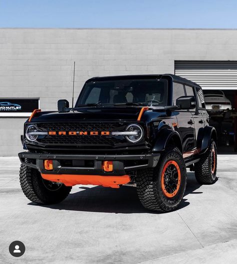 Bronco Aesthetic, Red Bronco, Paisley Shoes, Bronco Car, Broncos Colors, Bronco Truck, Ford Suv, Dream's Cat, Dream Cars Jeep