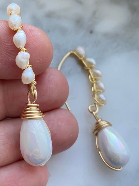 Pearl Dangle Earrings Wedding, Wire Earrings Handmade, Pearl Teardrop Earrings, Coin Pearl Earrings, Teardrop Hoop Earrings, Wire Wrapped Jewelry Diy, Dangle Earrings Wedding, Beaded Earrings Diy, Freshwater Pearl Earrings