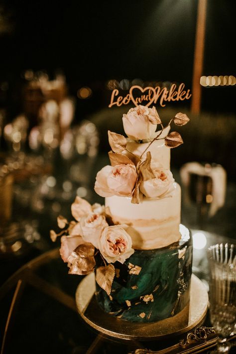 Emerald Green And Rose Gold Wedding Cake, Emerald Green And Gold Wedding Cake, Emerald Green And Gold Cake, Gray Wedding Cake, Blush Wedding Cakes, Candlelit Reception, Green Wedding Cake, Cyprus Wedding, Wedding Cake Roses