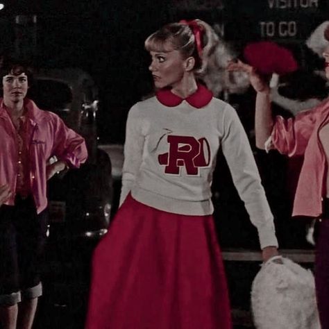 Frenchy Grease Outfits, Frenchie Grease, Sandy Grease Outfit, Sandra Dee Grease, Frenchy Grease, Grease Aesthetic, Beverly Hills Movie, Grease Themed Parties, Grease Outfits