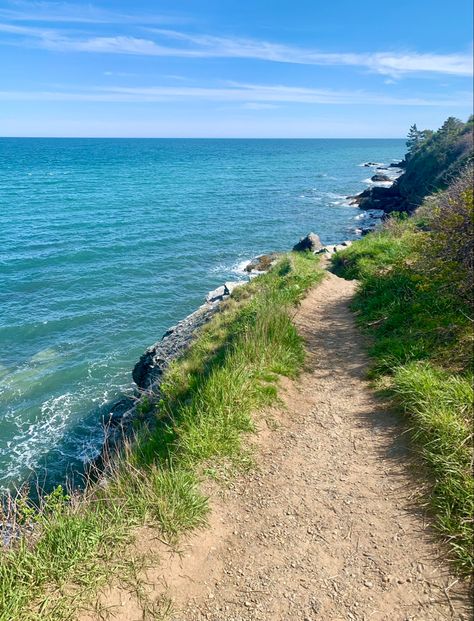 Naragansette Ri, Newport Ri Aesthetic, Cliff Walk Newport Ri, Newport Rhode Island Aesthetic, Newport Aesthetic, Rhode Island Aesthetic, House On A Cliff, Newport Cliff Walk, Cliff View