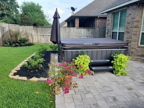 Patio Extension Ideas, Small Hot Tub, Backyard Entertainment, Hot Tub Landscaping, Backyard Renovation, Hot Tub Patio, Spa Area, Tub Enclosures, Hot Tub Backyard