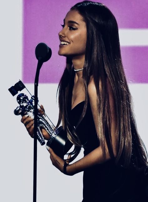 Sweetener Era, Adriana Grande, Ariana Grande Fans, Ariana Grande Cute, Ariana Grande Style, Ariana Grande Wallpaper, Ariana Grande Photoshoot, Female Artist, Ariana Grande Photos