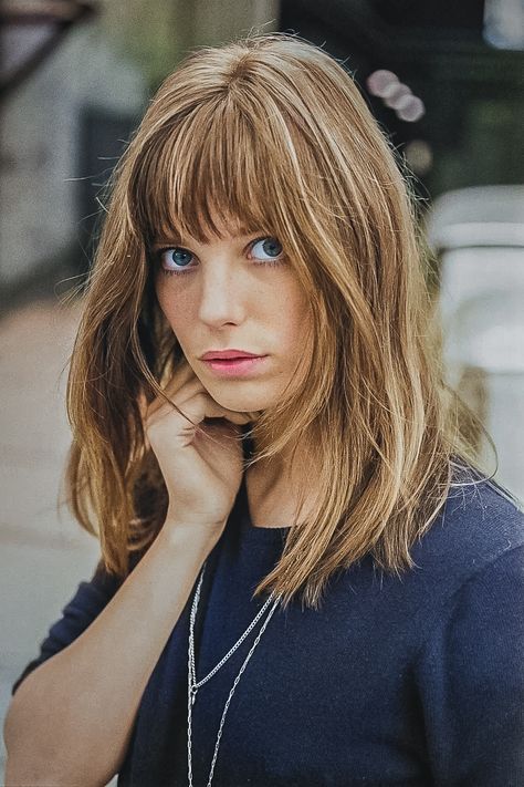 Jane Birkin Hair Color, Jane Birkin Short Hair, Jane Birkin Haircut, Jane Birkin Fringe, Jane Birkin Bangs, Jane Birkin Hair, Chic Hairstyles For Long Hair, Ways To Style Long Hair, Birkin Bangs