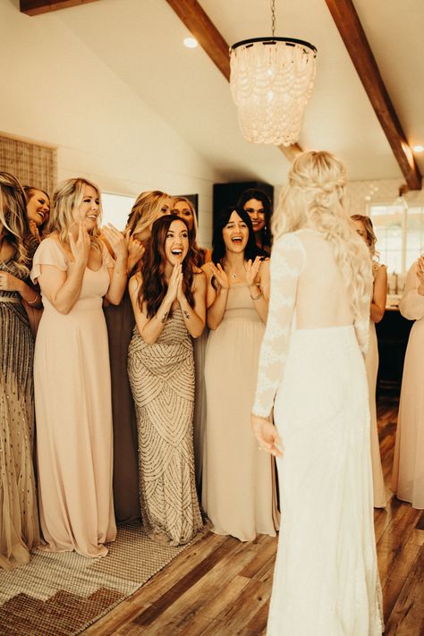 Joyful Bridesmaid Reveal Photos to Make You Smile Bridesmaid Reaction To Bride, Bride Dress Reveal To Bridesmaids, Bride Reveal To Bridesmaids, Bridesmades Photoshoot, Two Bridesmaids Only Pictures, Bridal Party First Look, Bridesmaid First Look At Bride, Dress Reveal To Bridesmaids, Bride And Bridesmaid Robes Pictures