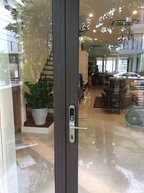 Smart Lock Sliding Door, Aluminum Glass Door, Aluminium Glass Door, Biometric Door Lock, Sliding Door Lock, Glass Door Lock, Aluminium Sliding Doors, House Fence Design, Basement Reno