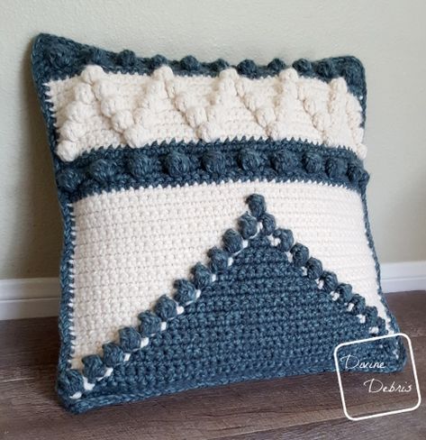 Pretty Bobble Pillow free crochet pattern by DivineDebris.com Bobble Crochet Stitch Pillow, Chunky Crochet Free Pillow Pattern, Bolster Pillow Crochet Pattern Free, Crochet Baby Pillow Free Pattern, Pillow Projects, Crochet Pillow Pattern, Crochet Pillows, Memory Pillows, All Free Crochet