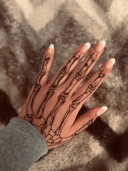 Skull Hand Tattoo, Hand Doodles, Hand Tats, Skeleton Tattoos, Inspiration Tattoo, Skeleton Hand Tattoo, Hand Tattoos For Women, Skull Hand, Back Tattoo Women