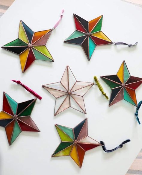 Stained Glass Crane Pattern, Leadlight Christmas Decorations, Stained Glass Star Ornaments, Starter Stained Glass Pattern, Small Stain Glass Projects, Easy Stained Glass Christmas Ornaments Patterns, Christmas Ornament Stained Glass Pattern, Easy Stain Glass Projects, Stained Glass Art For Beginners