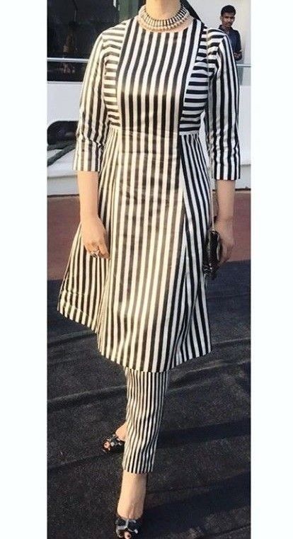 Simple Cotton Kurti Designs Latest, Checks Kurti Designs, Muslim Dresses, New Kurti Designs, Designer Kurti Patterns, Simple Kurti Designs, Gaun Fashion, Kurti Designs Latest, Long Kurti Designs