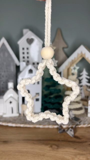 Macrame Stars Diy, Macrame Simple Knots, Diy Star Christmas Ornaments, 3mm Macrame Cord Projects, Diy Wire Star, Macrame Star Tutorial, Macrame Stars, Caroline Fleming, Macrame Star