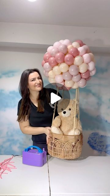 M I A  |  Balloon Artist & Coach on Instagram: "This centerpiece definitely deserves another post, one of mine and your favorite 🤩  If you want to learn more tips about balloons and all kinds of decor, join us on our in person master class April 7th!  Link in bio😘" How To Make A Teddy Bear Hot Air Balloon, How To Make Hot Air Balloon Centerpiece, Useful Centerpiece Ideas, Balloon Bear Centerpiece, Bear Hot Air Balloon Baby Shower Theme, Teddy Bear Balloon Basket, Air Balloon Centerpiece Diy, Balloon Hot Air Balloon Diy, Balloon Basket Diy