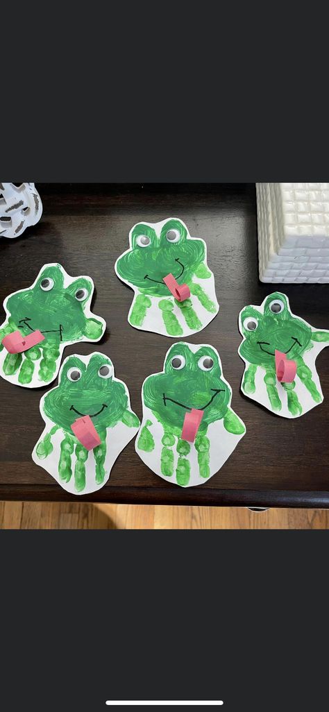 Frog Poem Preschool, Spring Crafts For 2s, Rainforest Crafts Preschool Art Projects, Handprint Frog Craft, Reptiles Theme Preschool, Prek Frog Crafts, Handprint Frog Craft Preschool, Rainforest Toddler Crafts, Spring Animals Crafts For Toddlers