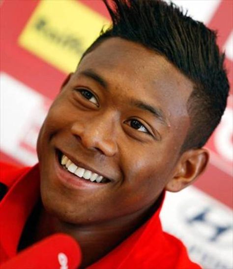 David Alaba: Bayern Akira Akbar Hairstyles, Soccer Haircuts, David Alaba, Smart Hairstyles, Mens Haircuts Medium, Trendy Mens Hairstyles, Black Guy, Hipster Hairstyles, Dfb Team