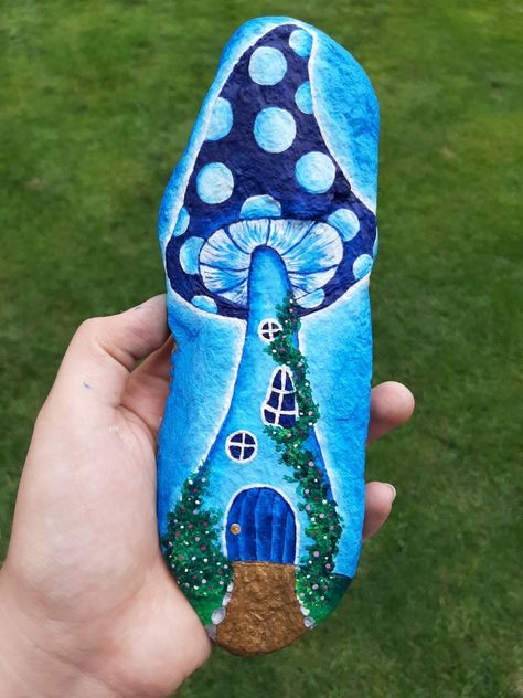 Fairy Garden Drawing, Rock Houses, Blue Mushroom, Garden Rock Art, Diy Rock Art, Stone Art Painting, Painted Rocks Kids, Painted Rocks Craft, Canvas Drawings