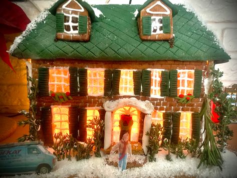 Gingerbread House Christmas, Gingerbread House Designs, Gingerbread Party, Gingerbread House Kits, Christmas Gingerbread House, Food Displays, Sleigh Bell, Home Alone, Christmas Gingerbread