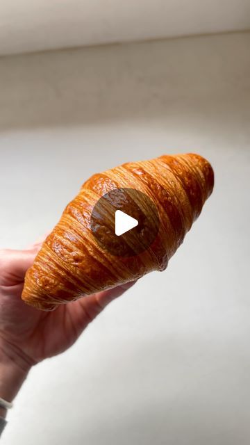 How To Make Croissants, Crossaint Recipe, Butter Croissant Recipe, Croissant Dough Recipe, Easy Croissant Recipe, Blueberry Croissant, Matt Adlard, Crossant Recipes, Making Croissants