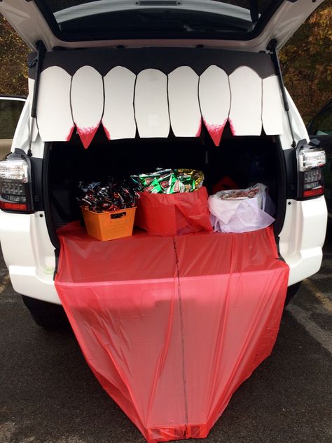 Church Trunk, Halloween Car Decorations, Trunker Treat Ideas, Trunk Or Treat Ideas, Happy Money, Treat Ideas, The Trunk, Trunk Or Treat, Car Ideas