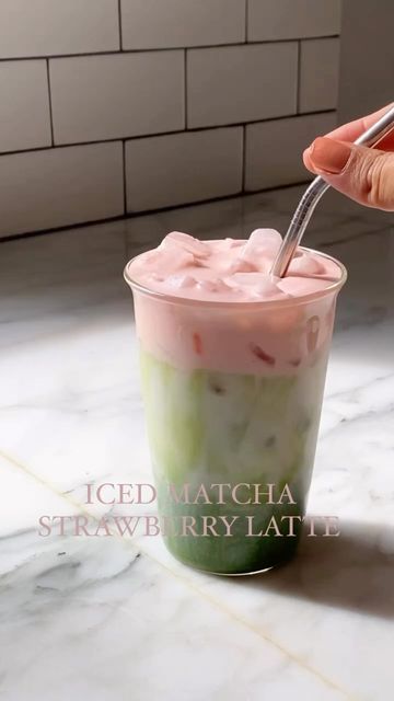 Strawberry Milk Matcha, Cute Easy Drinks, Strawberry Iced Latte, Strawberry Matcha Recipe, Strawberry Matcha Latte Starbucks, Iced Strawberry Matcha Latte, Milk With Honey, Strawberry Matcha Latte, Matcha Strawberry