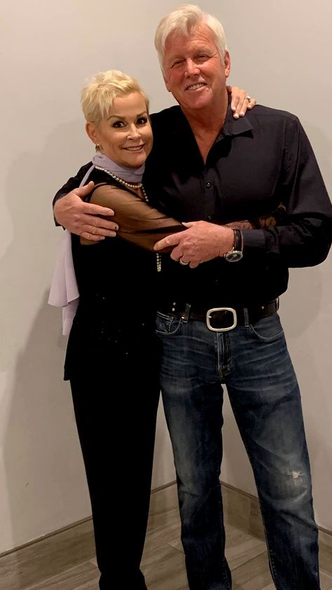 Five Husbands Later, Lorrie Morgan Finally Found The Love Of Her Life Old Country Music Singers, Famous Country Singers, Crystal Gayle, Male Country Singers, Lorrie Morgan, Country Female Singers, Old Country Music, Country Thunder, Country Music Songs