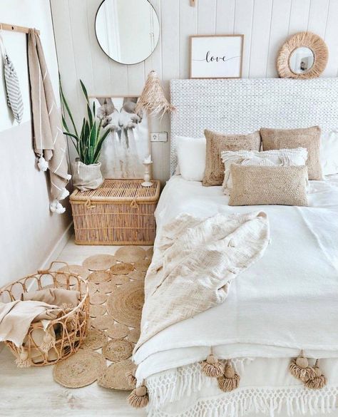 Antes y después: la casa boho chic con súper porche de la influencer @decorandobyvalentinna (con house tour) Bedroom Decor For Couples Cozy, Bedrooms Boho, Apartment Bedroom Decor For Couples, Modern Boho Bedroom, Boho Bedroom Design, Neutral Bedroom Decor, Luxury Bedroom Decor, Bedroom Decor For Couples, Apartment Bedroom Decor