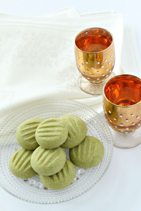 Naturally Green Shortbread Cookies Matcha Dessert Recipes, Tea Cookies Recipe, Green Cookies, Green Tea Cookies, Natural Food Dye, Matcha Green Tea Recipes, Matcha Dessert, Green Matcha, Matcha Cookies