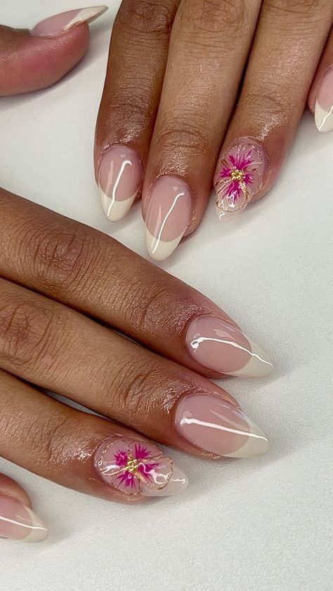 Shorties Acrylic Nails Almond, Flower On Ring Finger Nails, Flower Nail French Tip, French Tips Flower Nails, Almond 3d Flower Nails, Short Flower Acrylic Nails, Short Almond Flower Nails, Cute Short Almond Nail Ideas, Short Almond Birthday Nails