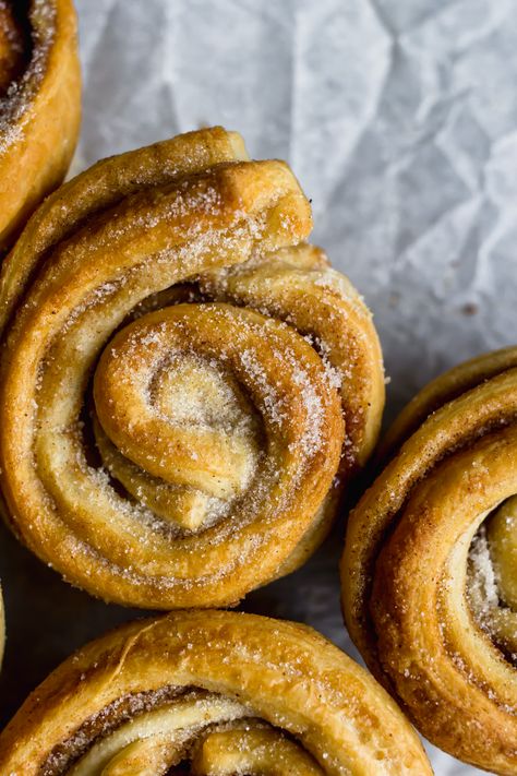 Christmas Morning Cardamom & Clementine Cruffins | The Mother Cooker Clementine Recipes, 40th Cake, Sheep Crafts, Bakery Ideas, Christmas Cakes, Puff Pastry Recipes, Xmas Food, Coffee Breakfast, Food Court