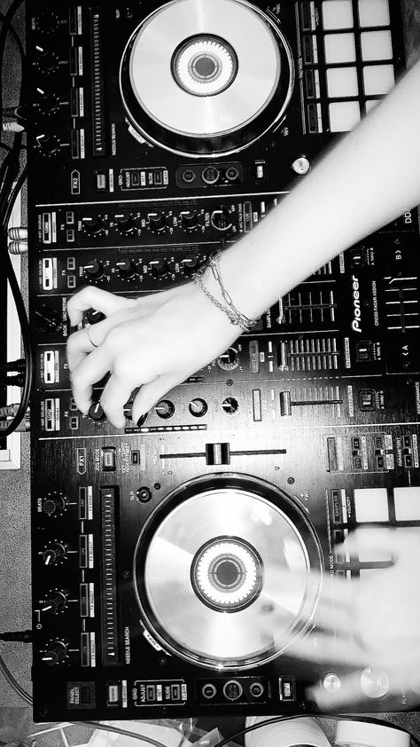 Peggy Gou Dj, Female Dj Aesthetic, Dj Aesthetic, Peggy Gou, Female Dj, Famous Lifestyle, Boiler Room, Norwegian Wood, Dj Set