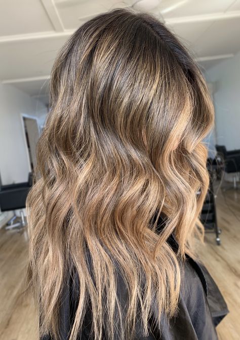 Homey Blonde Balayage Brunette, Lived In Golden Blonde, Sunlight Brunette, Dark Brown Hair Pale Skin, Balayage Face Framing, Face Framing Blonde, Lived In Balayage, Hair Colour Blonde, Highlight Inspiration