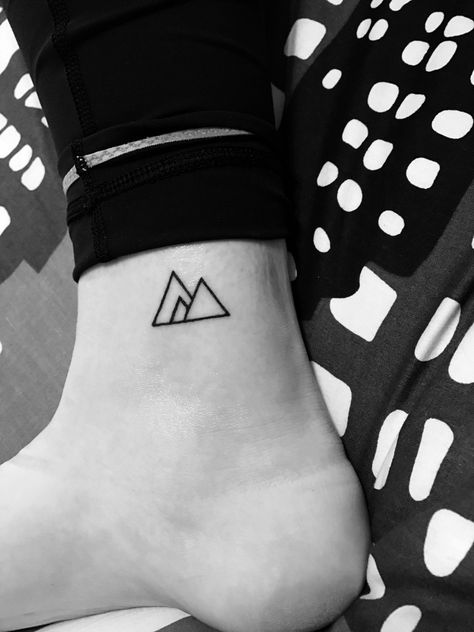 Tattoo For Family Of Three, Family Of Three Tatoos, 3 Family Member Tattoo, Minimal Family Tattoo Ideas, Symbols For Siblings, Family Of Three Tattoo, Three Symbol Tattoo, Family Of Three Tattoo Ideas, Minimalist Tattoo Family