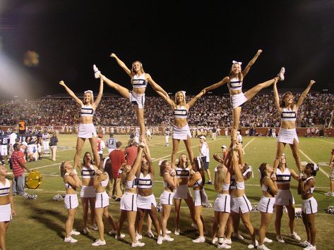 Cheer Pyramids, Cool Cheer Stunts, Cheerleading Stunts, Cheerleading Pyramids, Cheer Flyer, Cheerleading Coach, Cheer Team Pictures, Cheer Photography, Cheer Routines